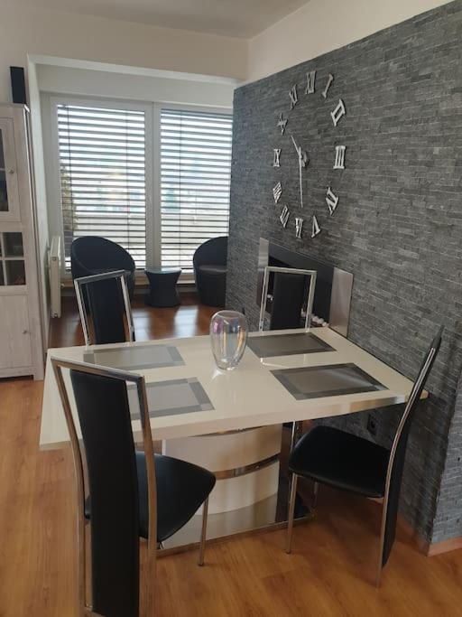 Mezonetovy Apartman V Centre Novej Dubnice Ilava Екстериор снимка